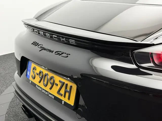 Porsche Cayman view 15