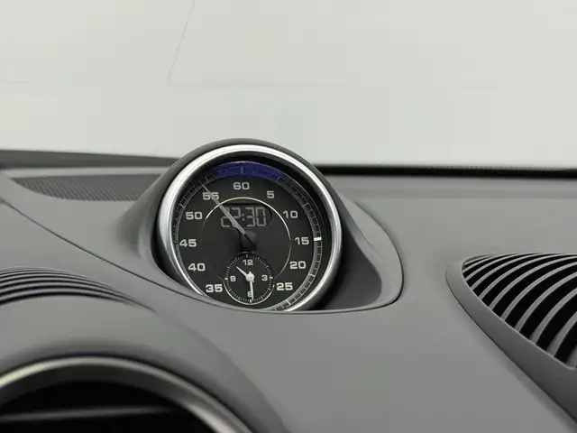 Porsche Cayman view 9
