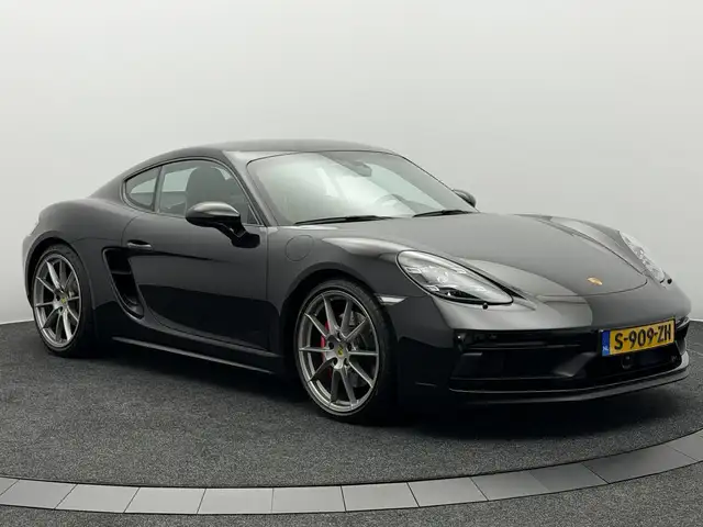 Porsche Cayman view 4