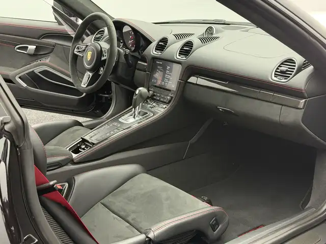 Porsche Cayman view 5