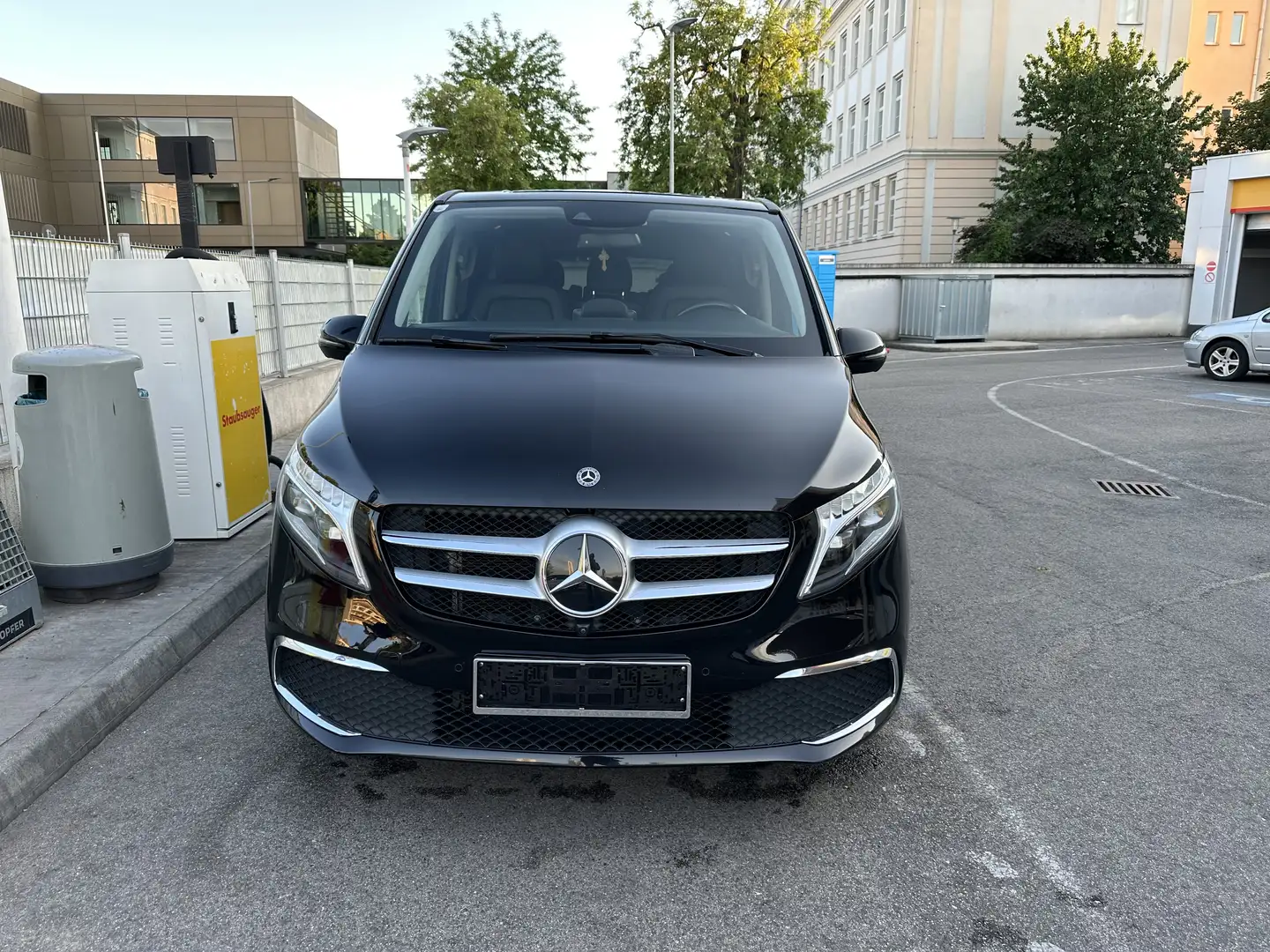 Mercedes-Benz V 220 d Kombi extralang Avantgarde Aut. Negru - 2