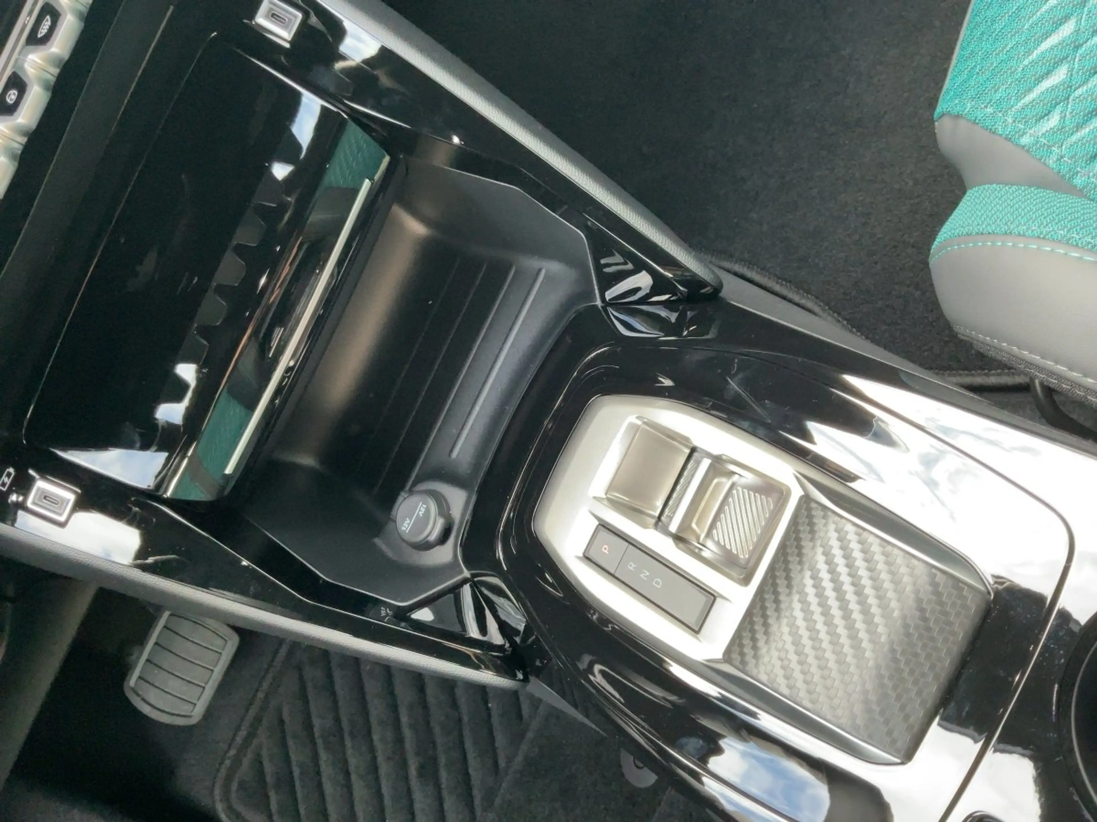 Peugeot 2008 ENVY HYBRID 145 e-DSC6 ENVY — photo 14