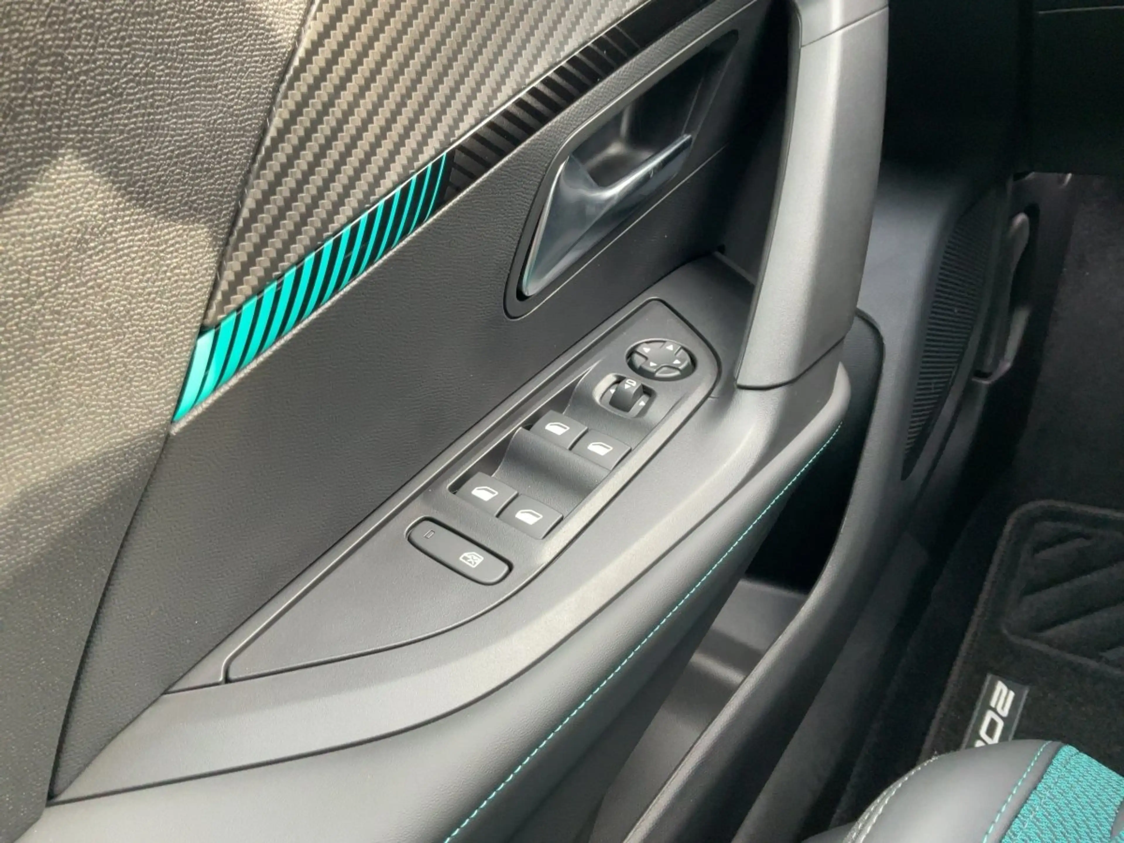 Peugeot 2008 ENVY HYBRID 145 e-DSC6 ENVY — photo 13