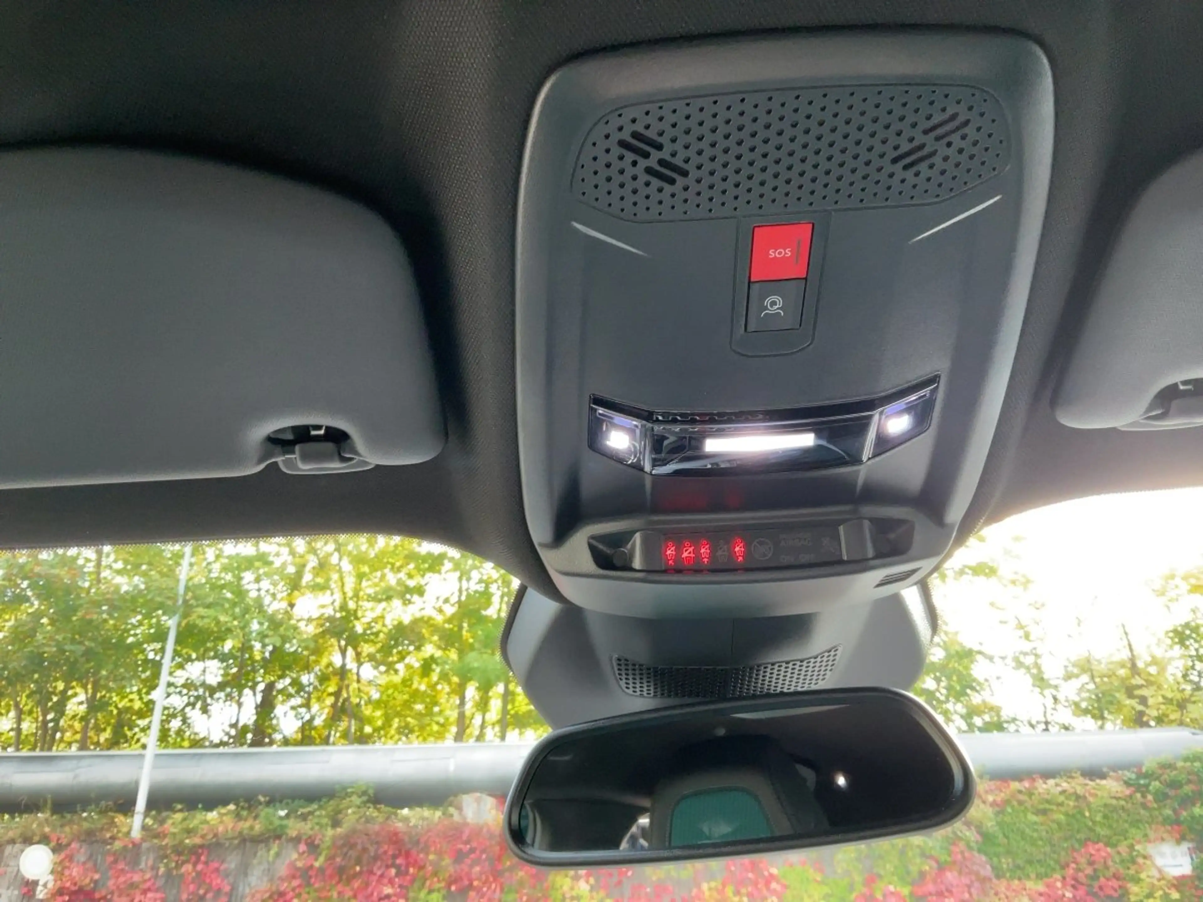 Peugeot 2008 ENVY HYBRID 145 e-DSC6 ENVY — photo 12