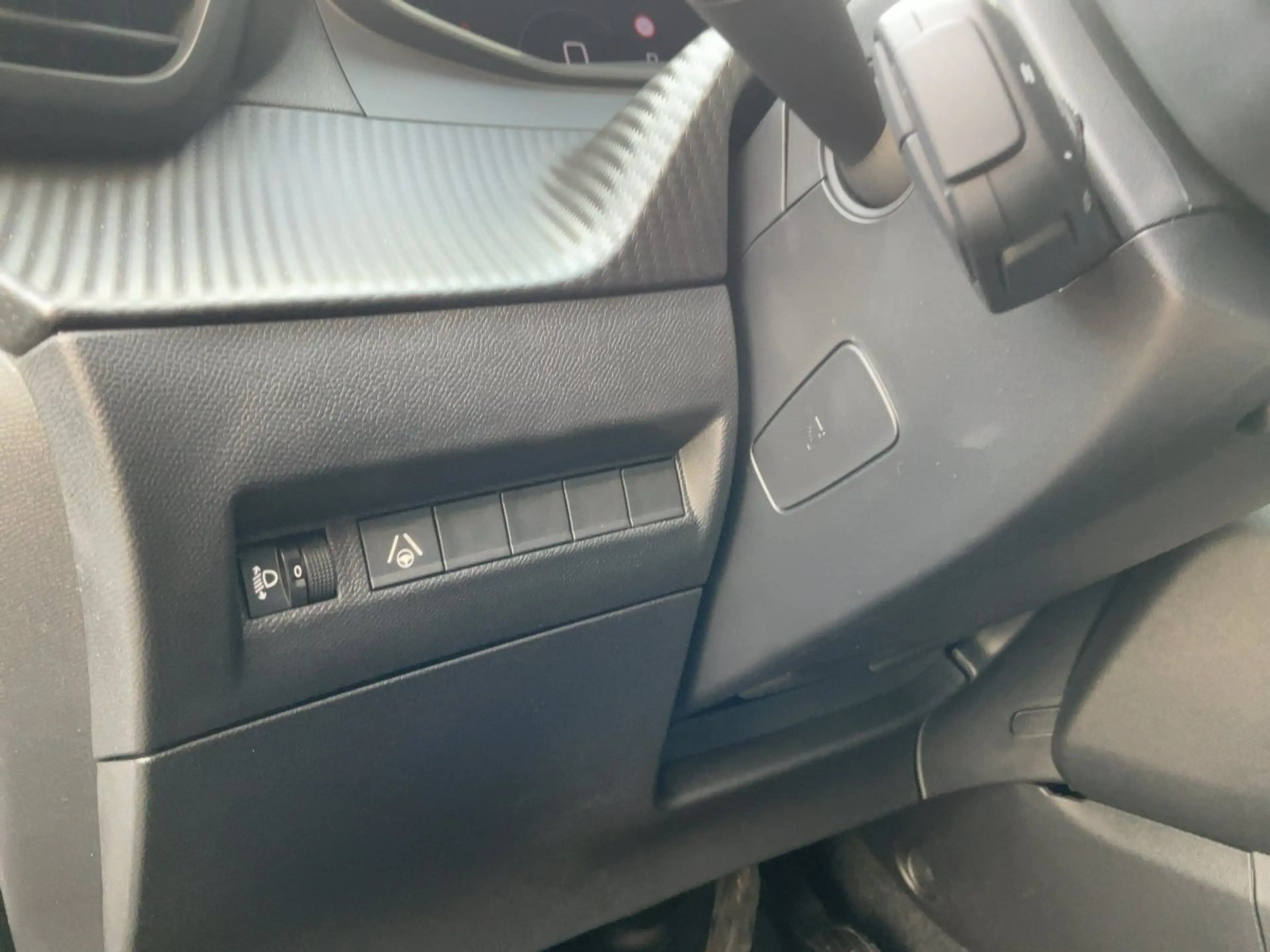 Peugeot 2008 ENVY HYBRID 145 e-DSC6 ENVY — photo 15
