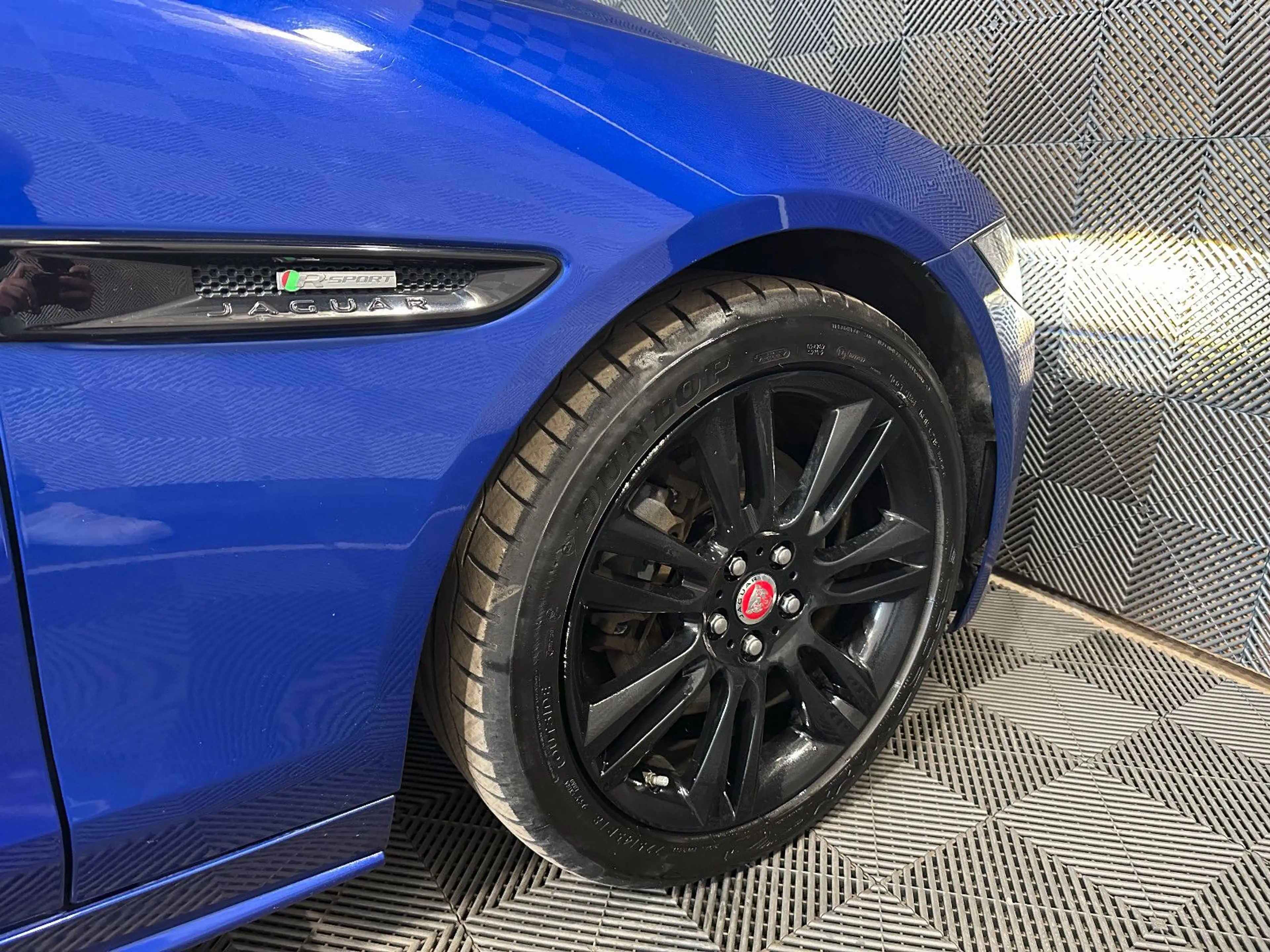Jaguar XE 20d*R SPORT*BLACK PACK-XENON-R.KAM-ACC-SHZ-18 — photo 14