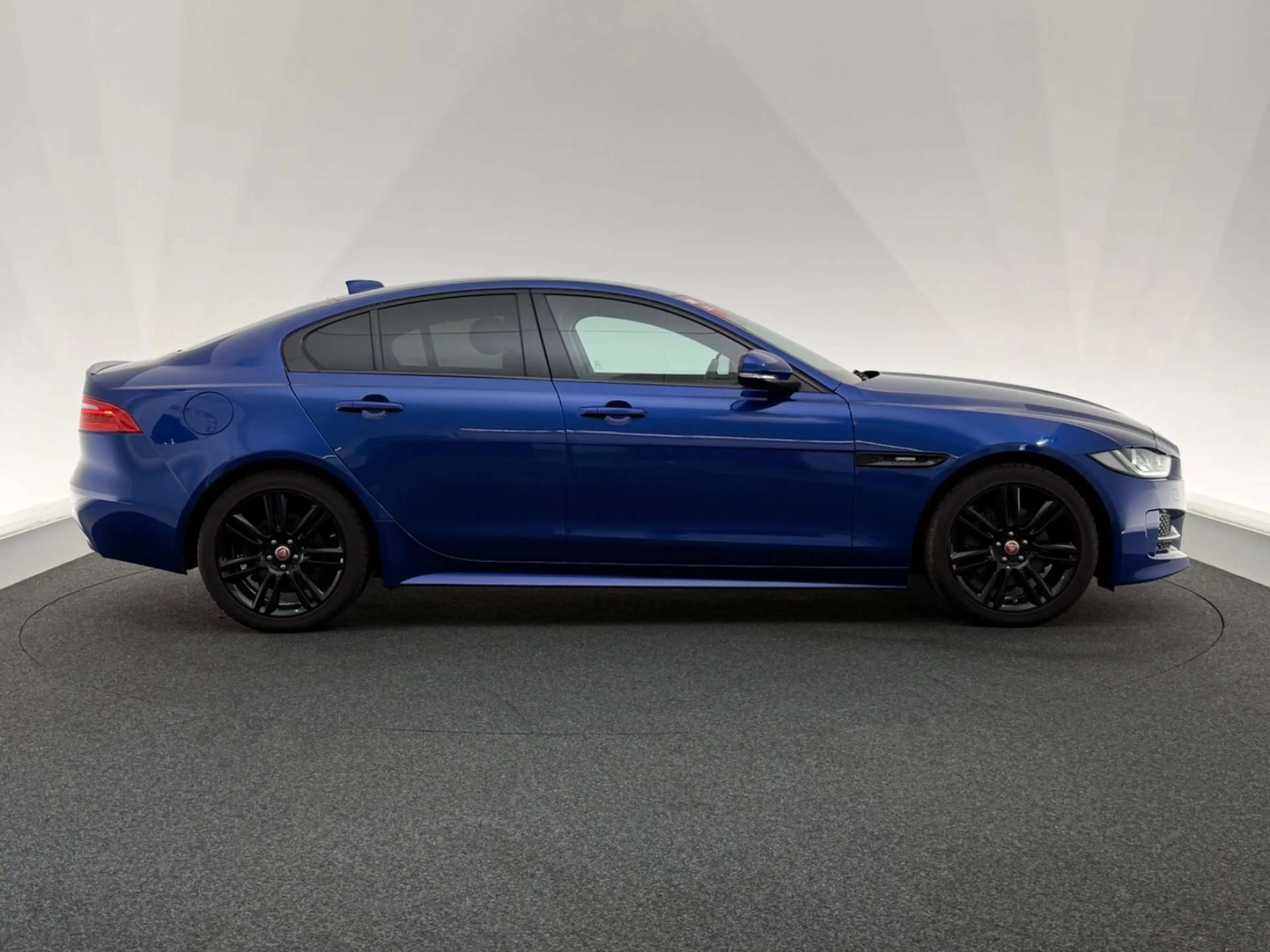 Jaguar XE 20d*R SPORT*BLACK PACK-XENON-R.KAM-ACC-SHZ-18 — photo 8