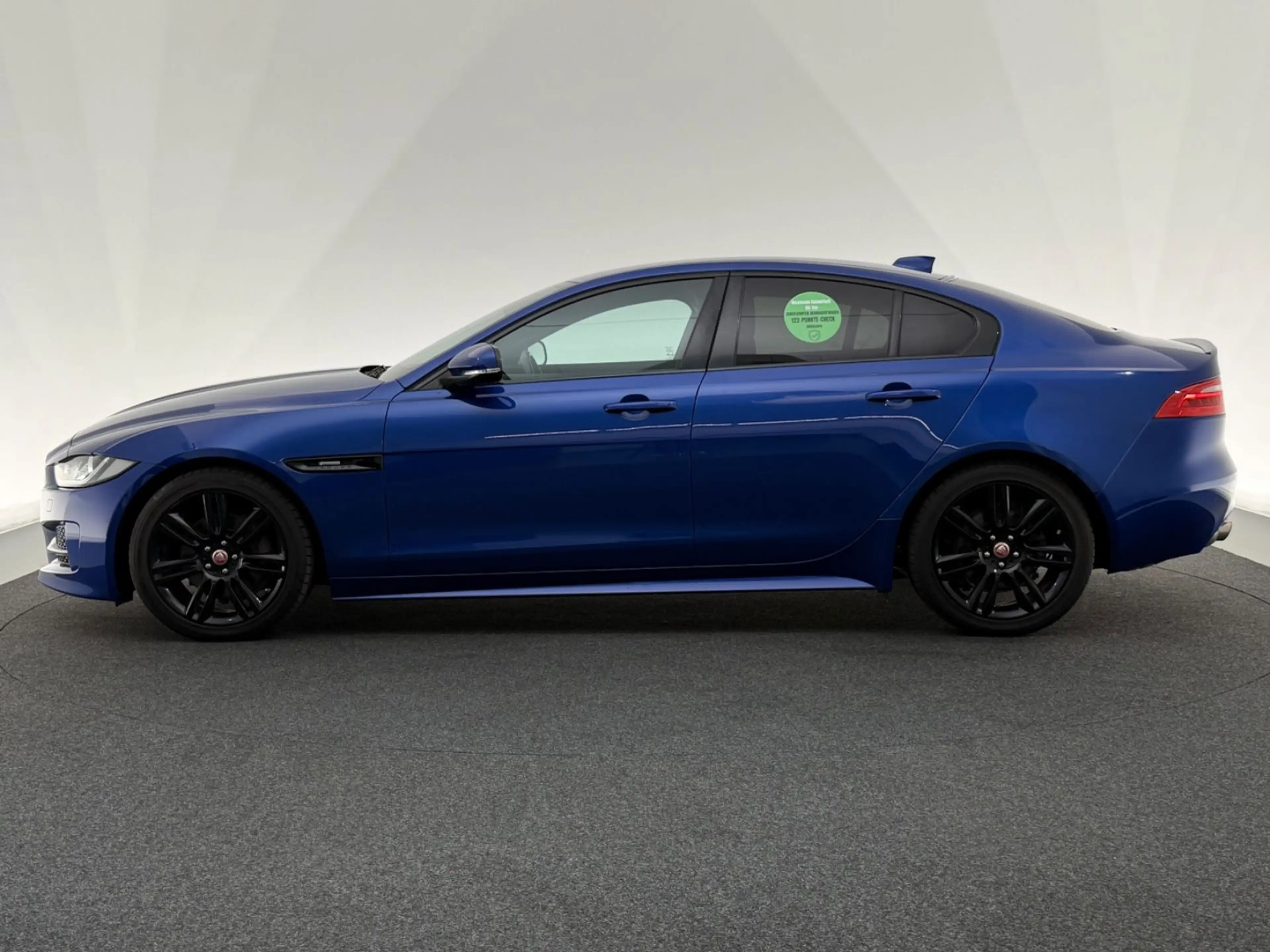 Jaguar XE 20d*R SPORT*BLACK PACK-XENON-R.KAM-ACC-SHZ-18 — photo 4