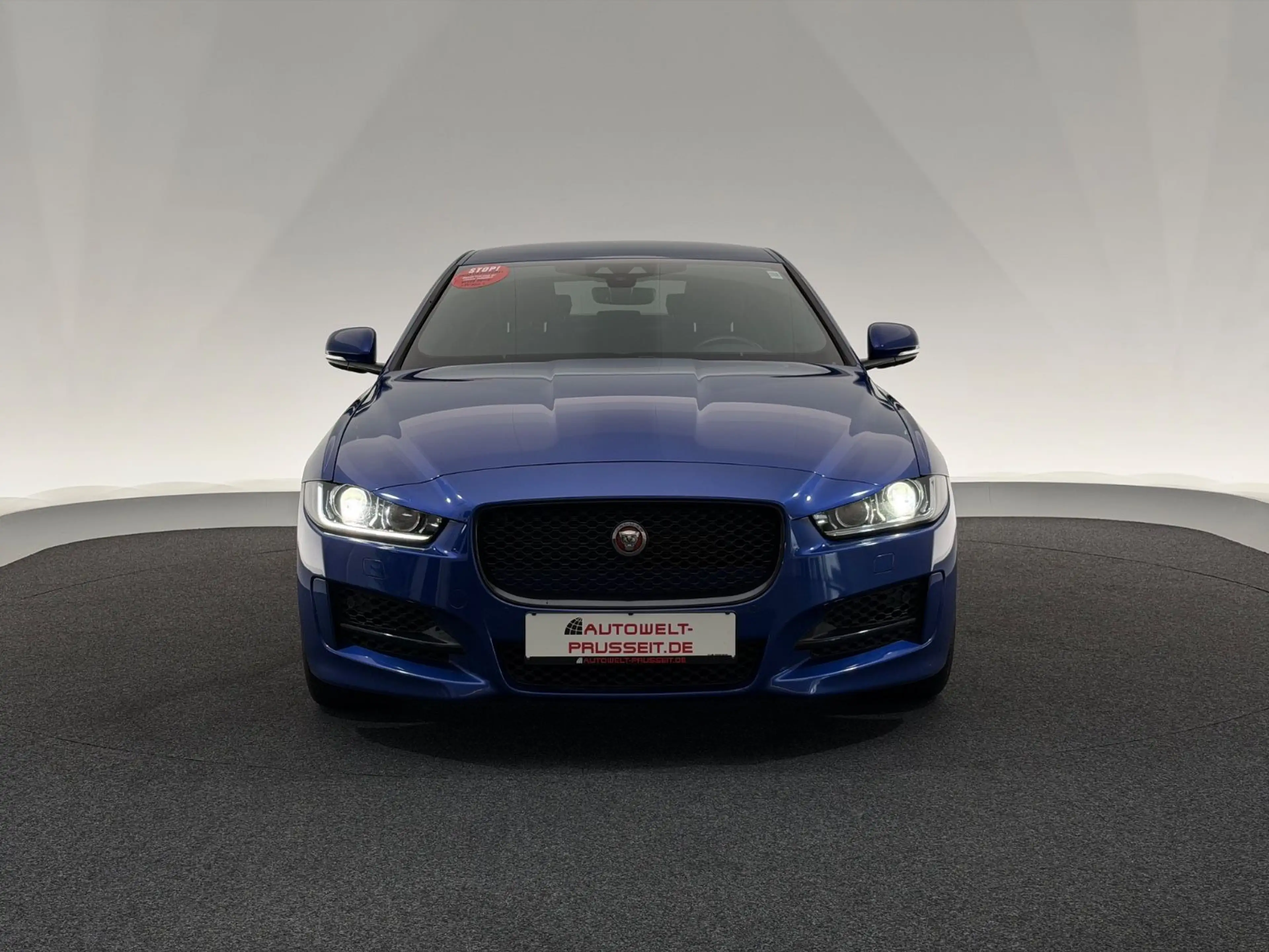 Jaguar XE 20d*R SPORT*BLACK PACK-XENON-R.KAM-ACC-SHZ-18 — photo 2