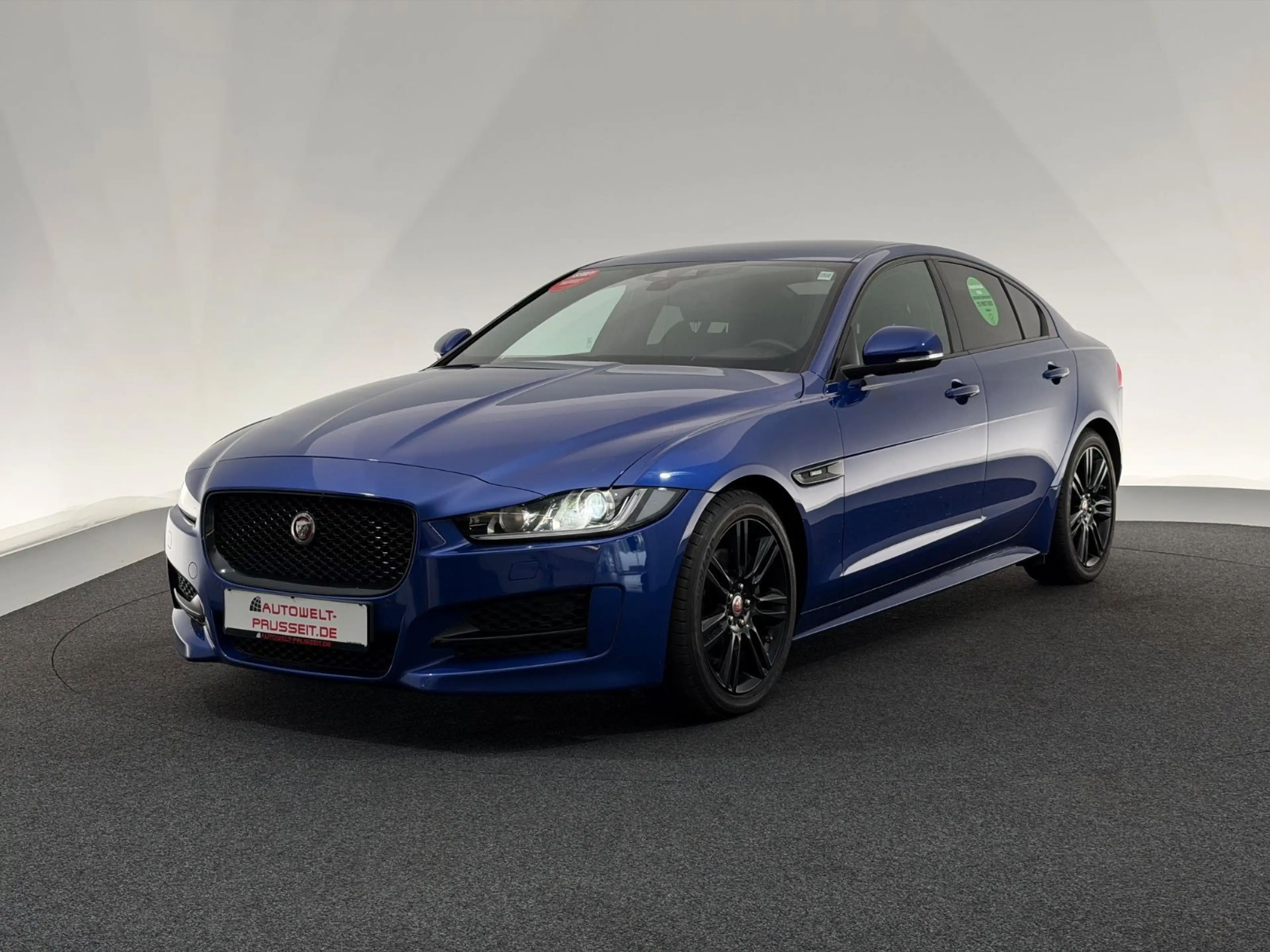 Jaguar XE 20d*R SPORT*BLACK PACK-XENON-R.KAM-ACC-SHZ-18 — photo 3