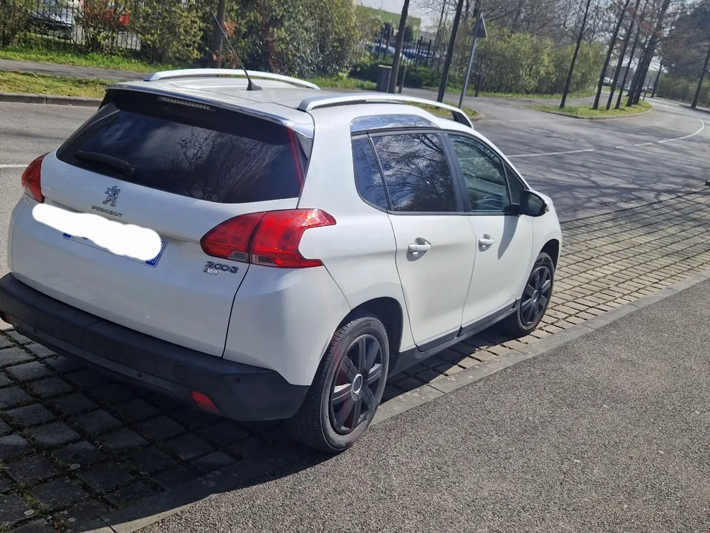 Peugeot 2008 1.6 e-HDi 92ch FAP BVM5 Allure - 1