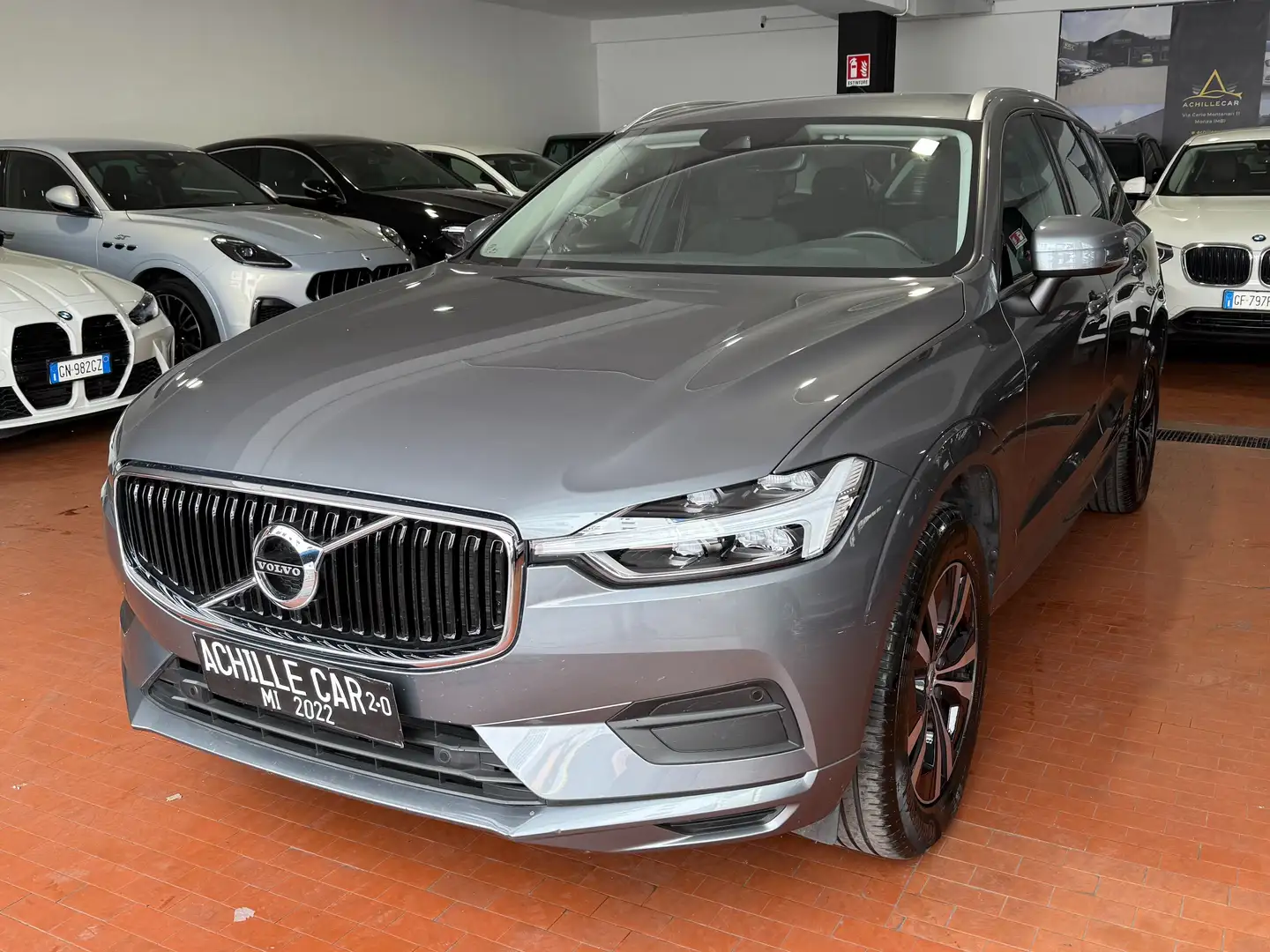 Volvo XC60 2.0 b4 Momentum awd auto *PREZZO REALE* Grigio - 1