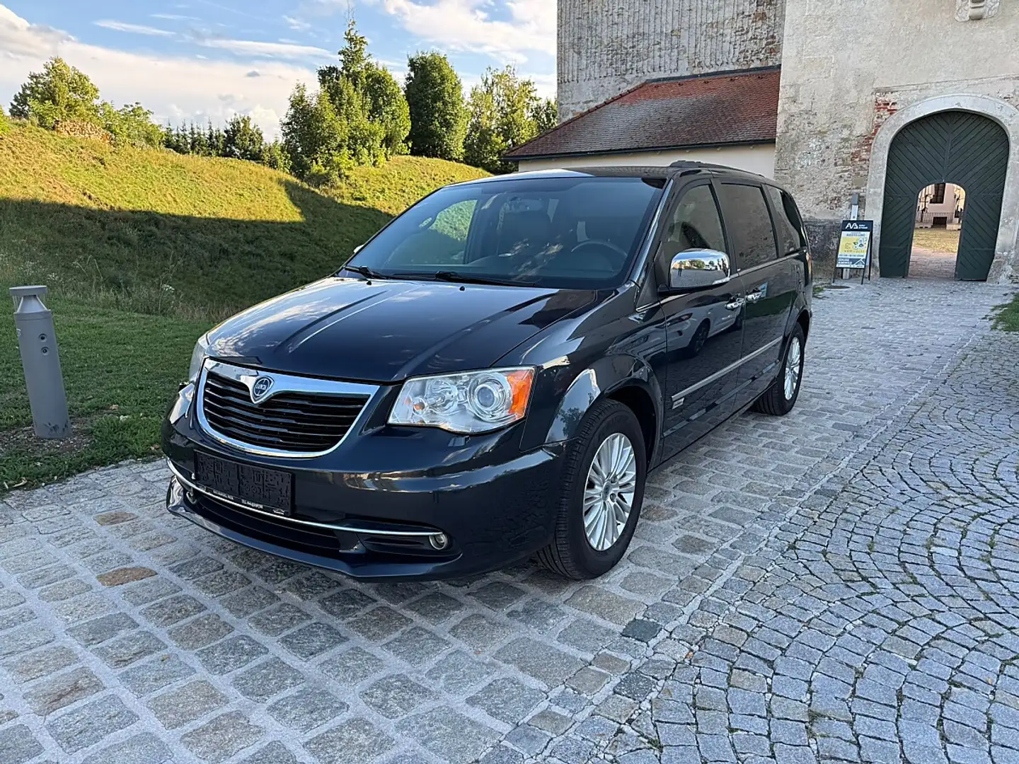Lancia Voyager S MIT NEUE PICKERL Schwarz - 2