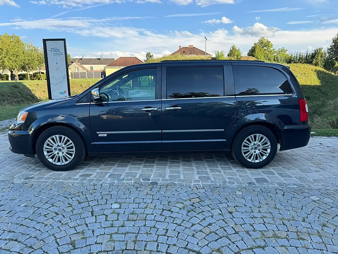 Lancia Voyager S MIT NEUE PICKERL Schwarz - 1