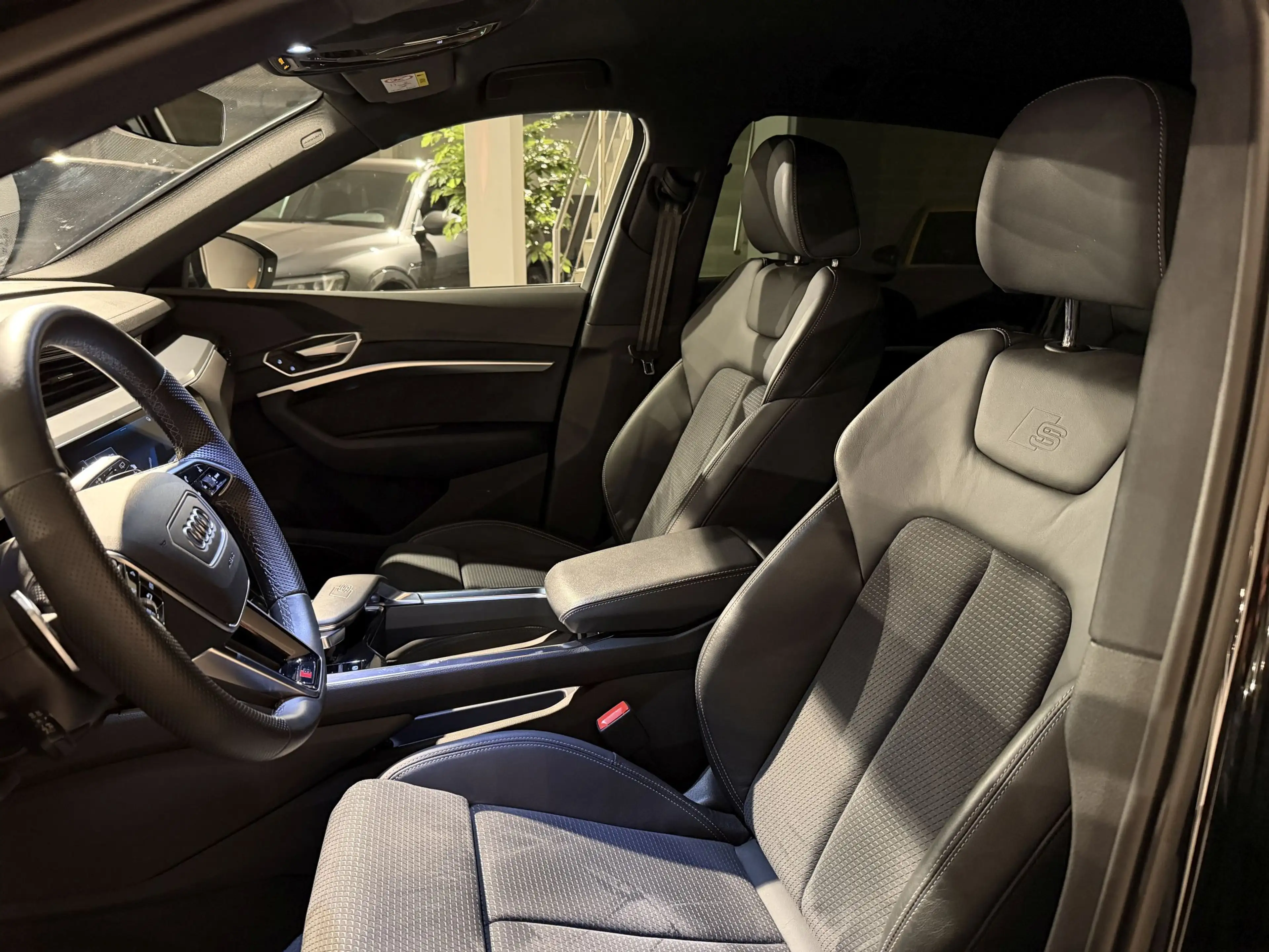 Audi SQ8 e-tron 503PK QUATTRO * FULL BLACK PACK * STANDVERWARMIN — photo 5