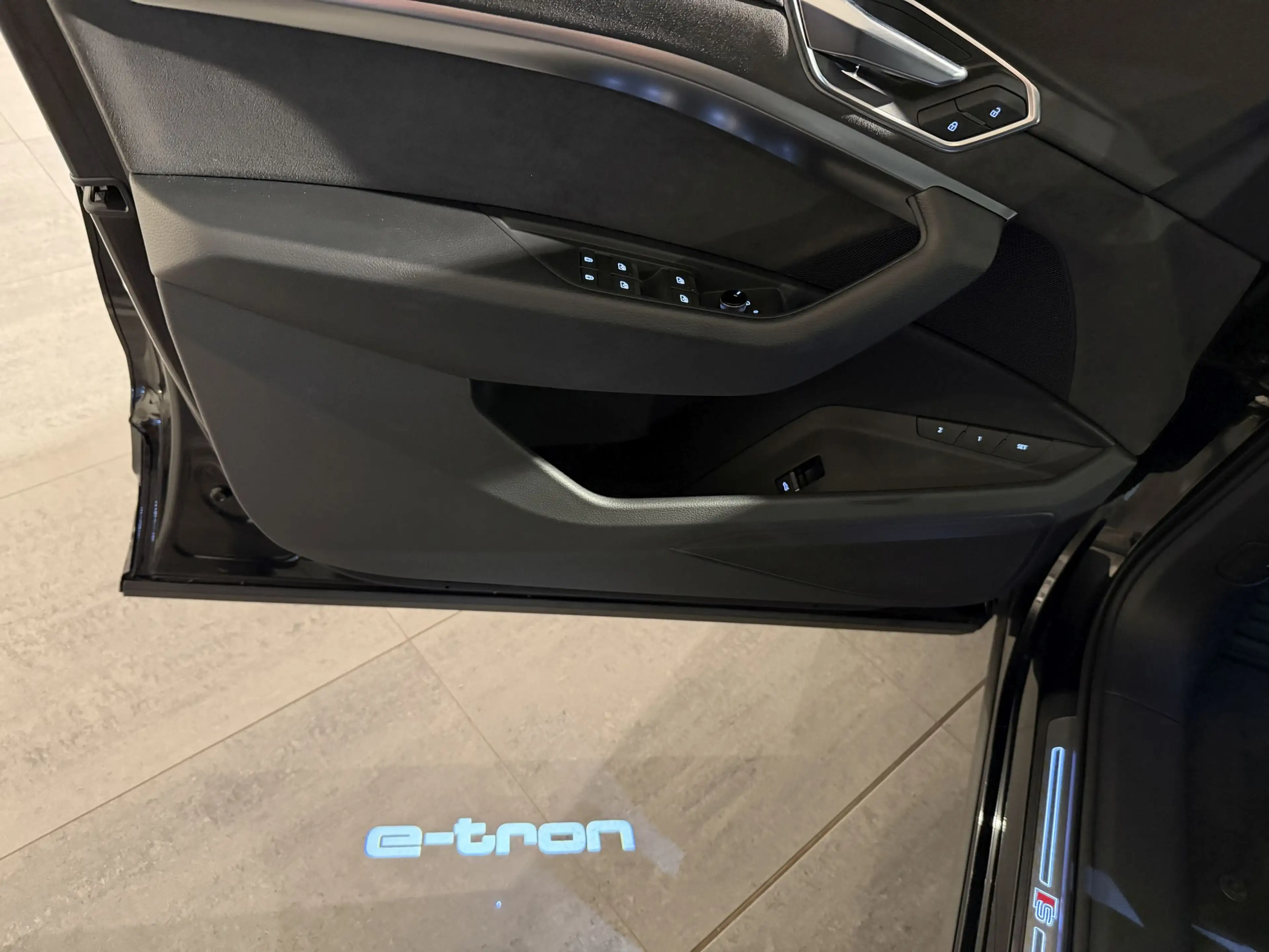 Audi SQ8 e-tron 503PK QUATTRO * FULL BLACK PACK * STANDVERWARMIN — photo 7