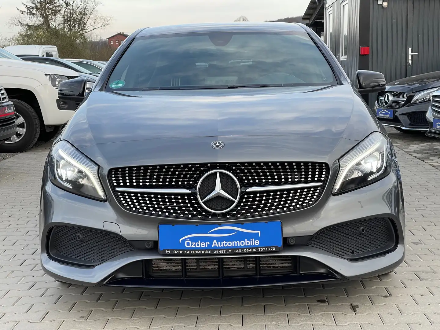 Mercedes-Benz A 180 BlueEfficiency+AMG Sport+Finanzierung+Euro6+ Grau - 2
