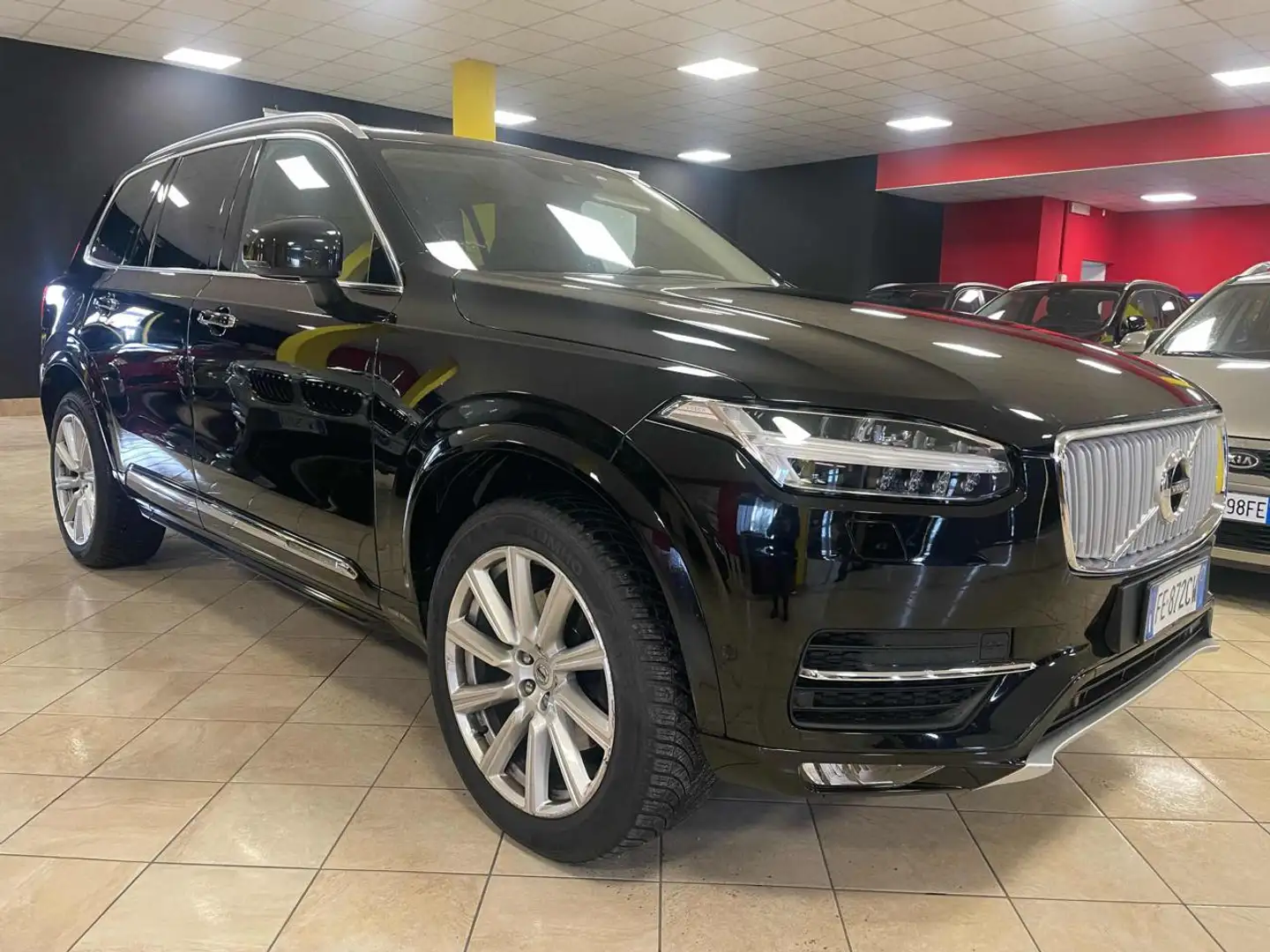 Volvo XC90 D5 AWD E6 Geartronic *FULL FULL OPTION* Noir - 2