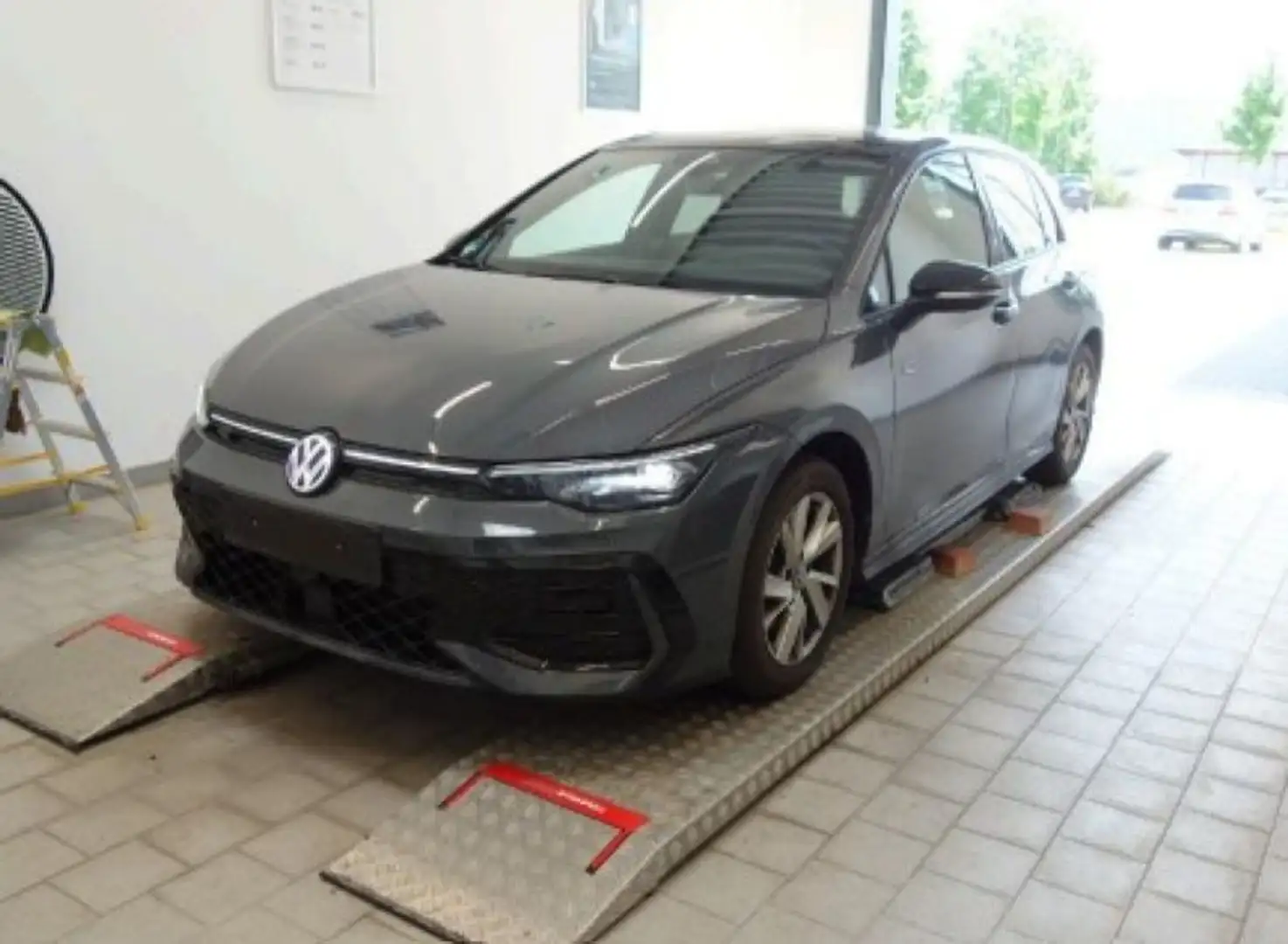 Volkswagen Golf 2.0 TDI DSG R-Line Grau - 2