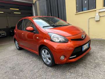 Aygo 5p 1.0 Orange connect (tobasco)