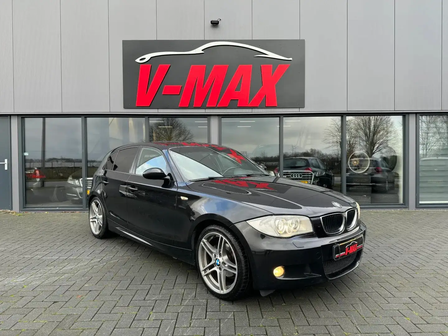 BMW 118 118I M-Pakket Xenon Cruise Stoelvw Airco Zwart - 2