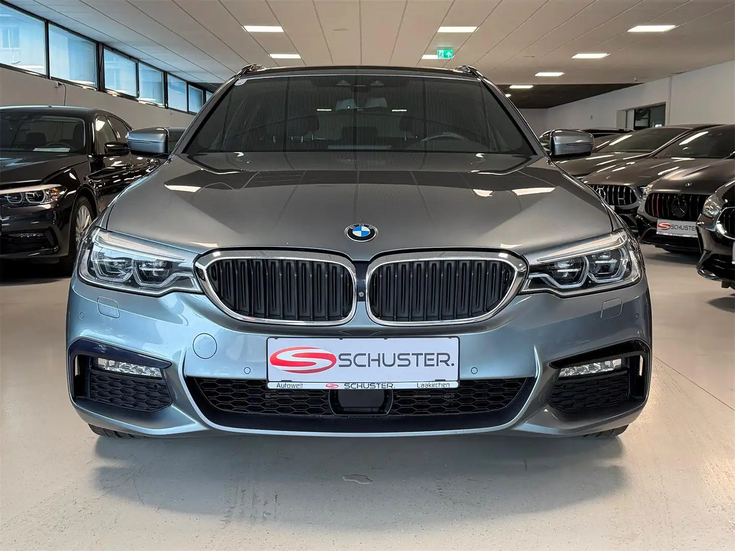 BMW 520 d xDrive Touring G31 *PANO*HuD*ACC*360Grad* Silber - 2