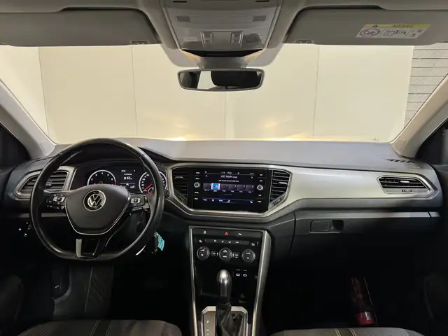 Volkswagen T-Roc view 11