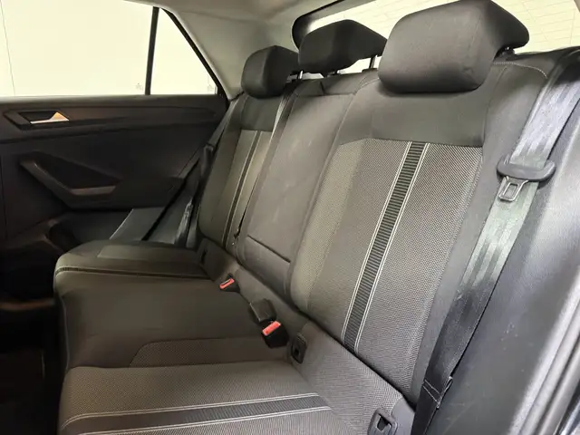 Volkswagen T-Roc view 10