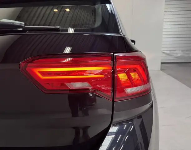 Volkswagen T-Roc view 22