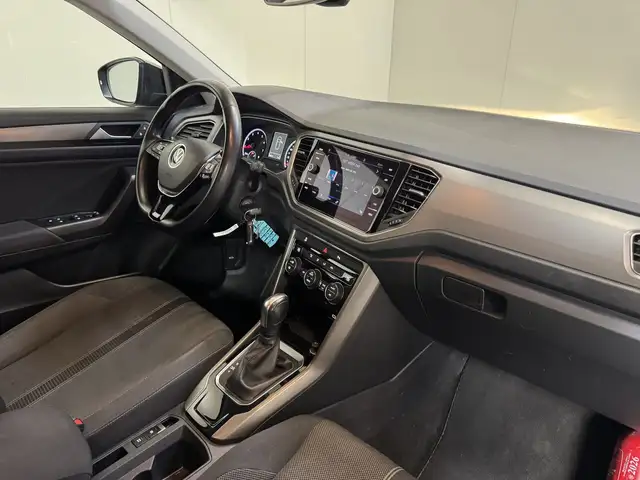 Volkswagen T-Roc view 13