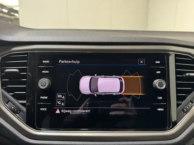 Volkswagen T-Roc view 16