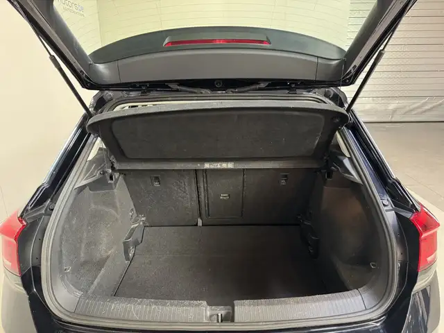 Volkswagen T-Roc view 21