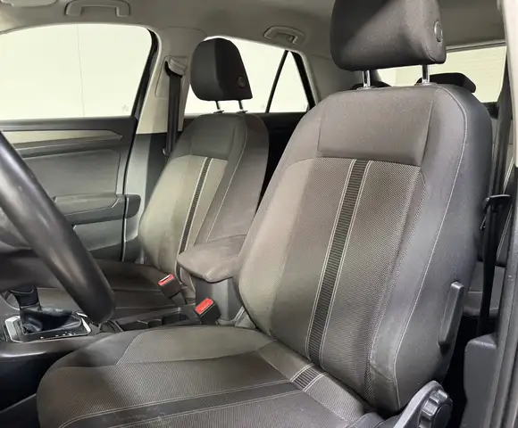 Volkswagen T-Roc view 17