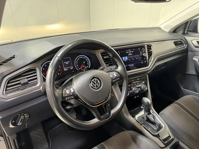 Volkswagen T-Roc view 18