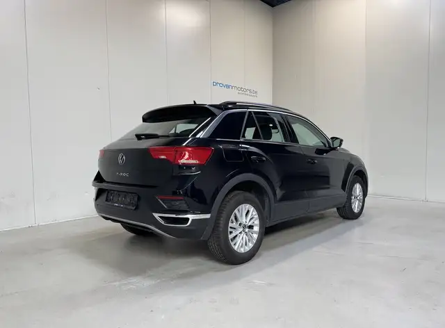 Volkswagen T-Roc view 3