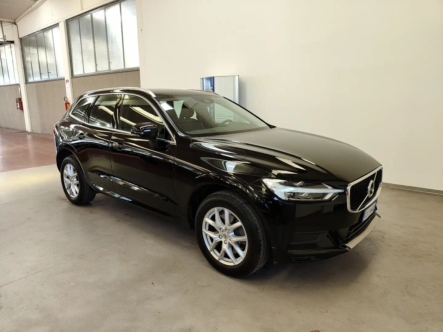 Volvo XC60 B4 (d) 197 CV AWD Geartronic Cruise Navi Cerchi 18 Schwarz - 2
