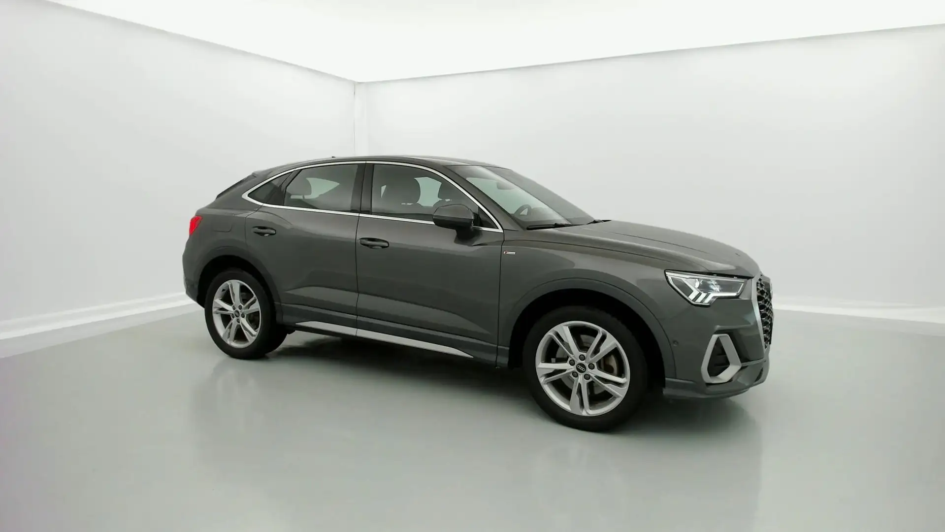 Audi Q3 Sportback 45 TFSIe S line S-tronic Silber - 2