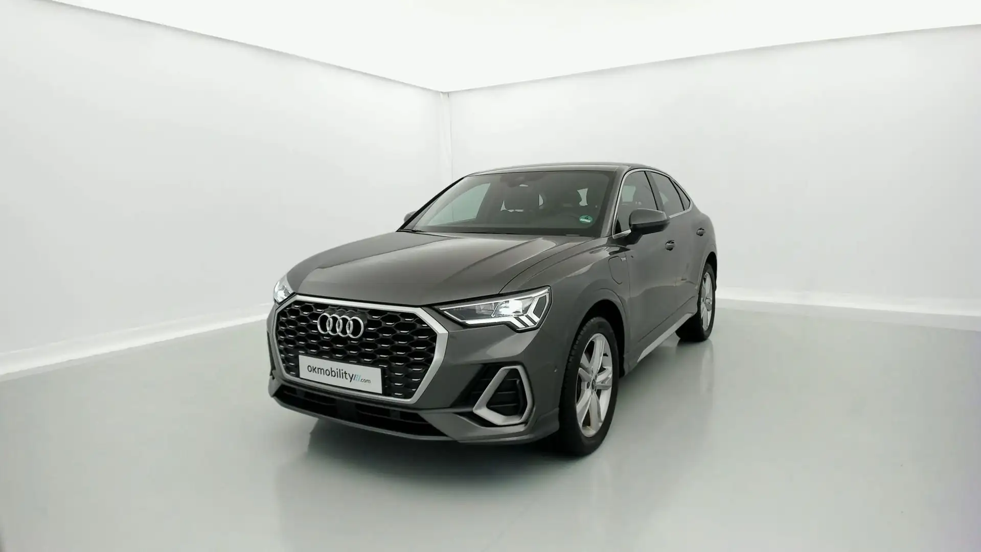 Audi Q3 Sportback 45 TFSIe S line S-tronic Silber - 1