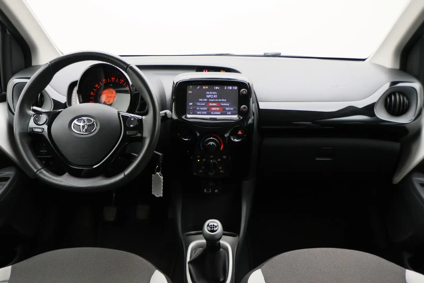 Toyota Aygo 1.0 VVT-i x-play 5-deurs Airco, Camera, Bluetooth, Beyaz - 2