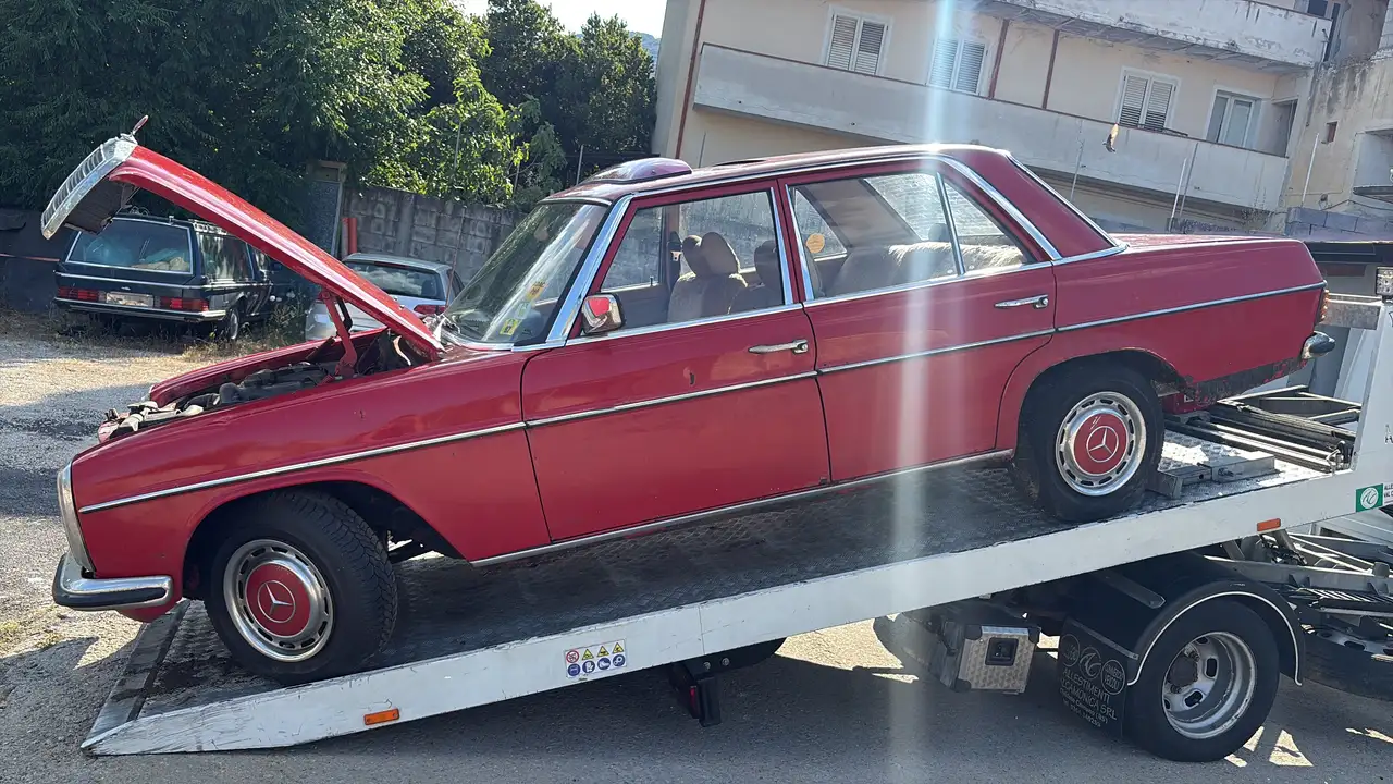 Mercedes-Benz W 114/115 Strich-Acht Ricambi, foto 2