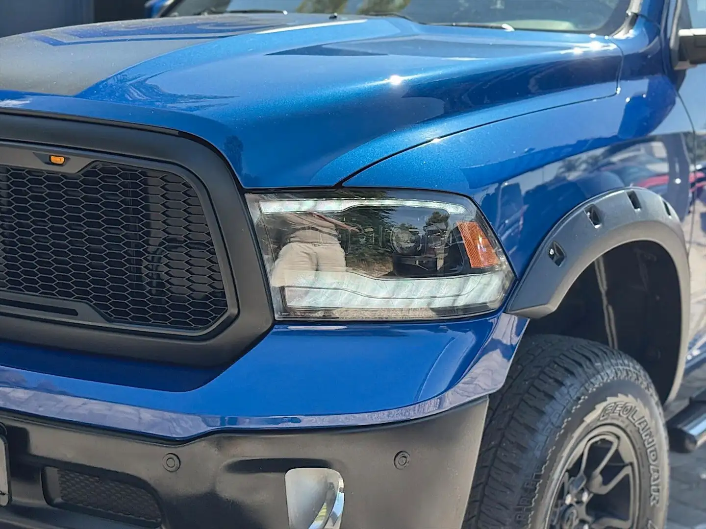 Dodge RAM 5.7 V8 HEMI Sport NIGHT Body Lift 4x4 LED Bleu - 2