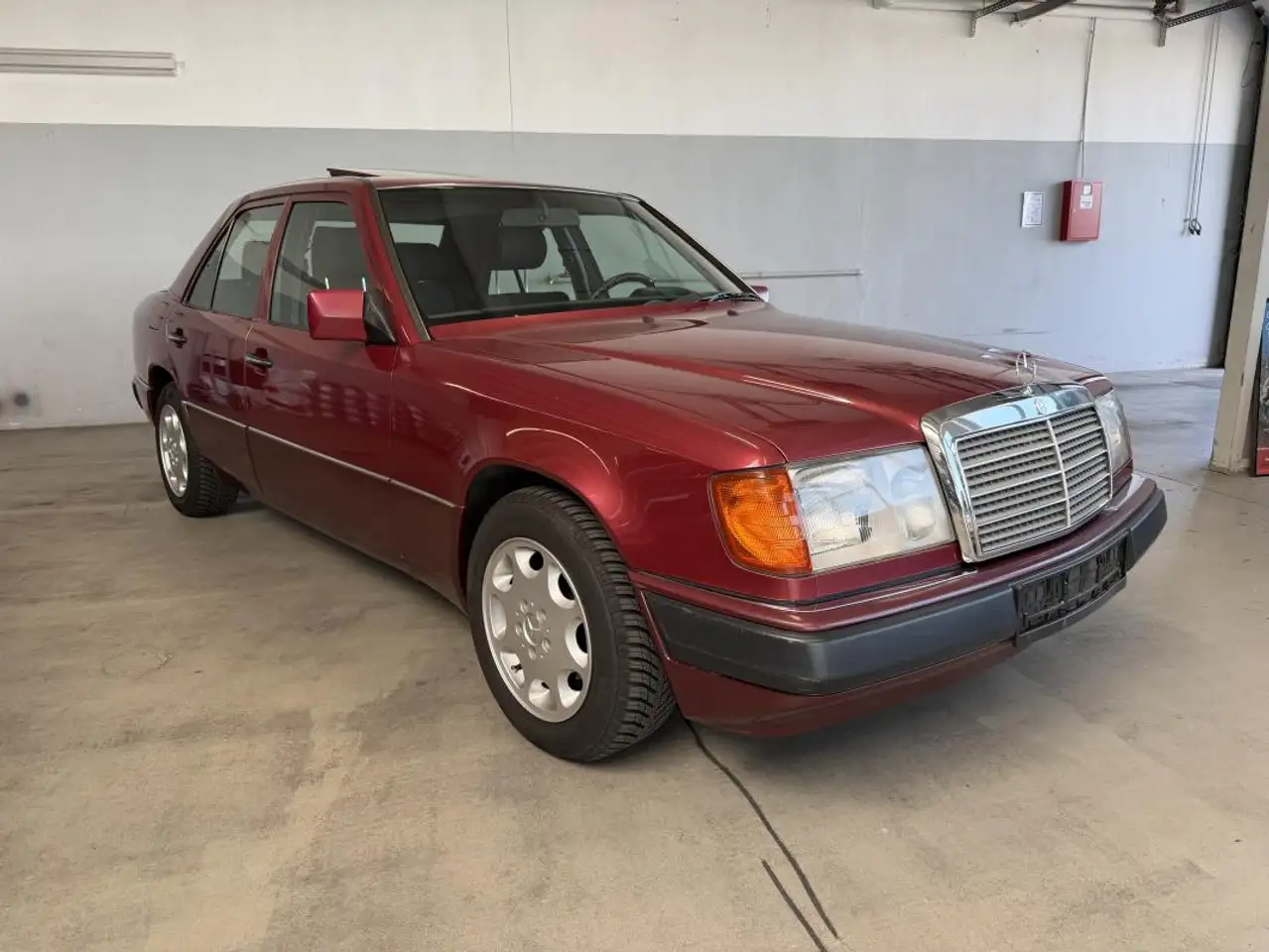 Mercedes-Benz 230 E, foto 1