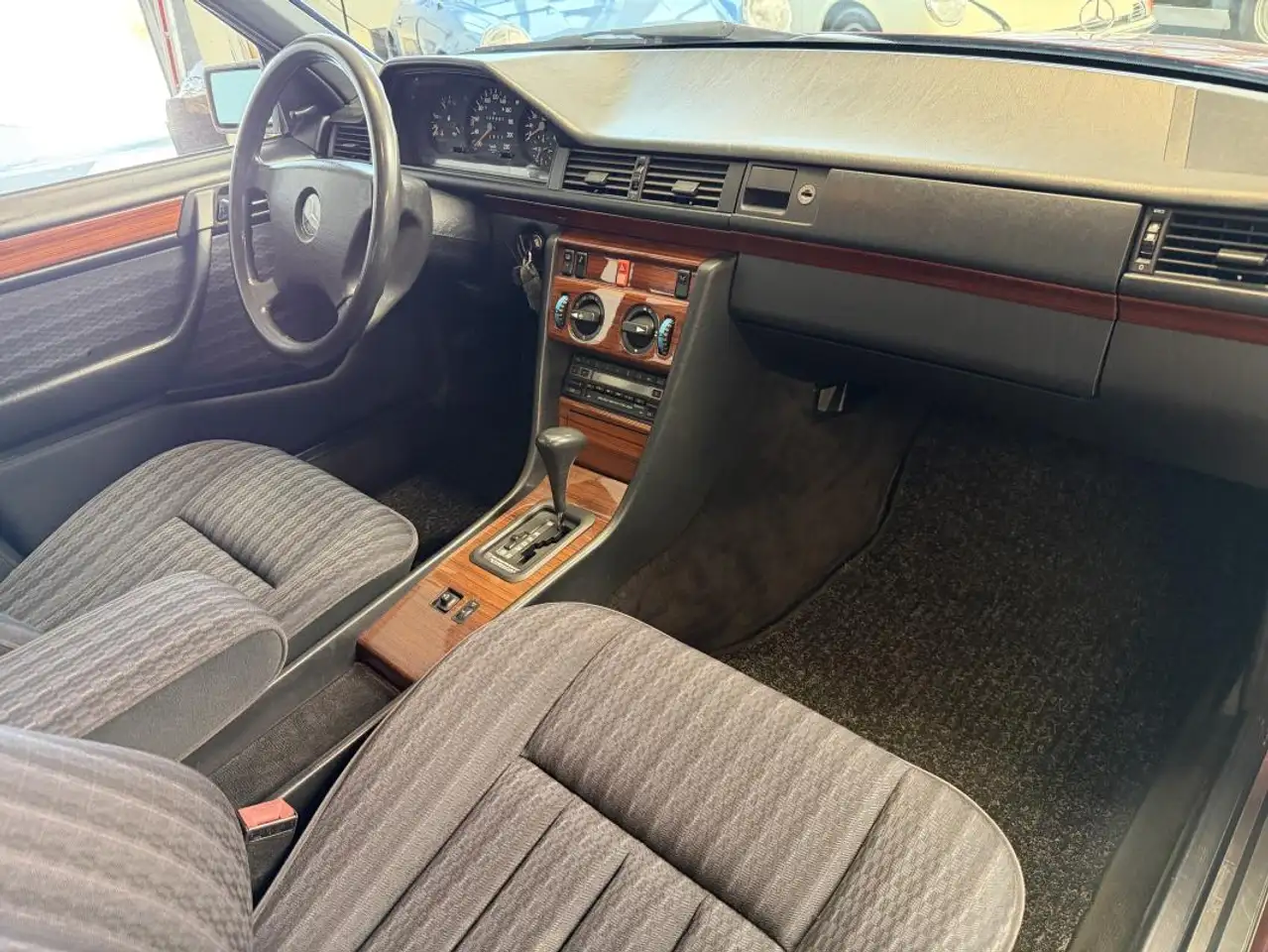 Mercedes-Benz 230 E, foto 9