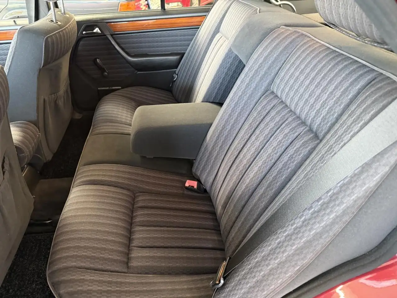 Mercedes-Benz 230 E, foto 11
