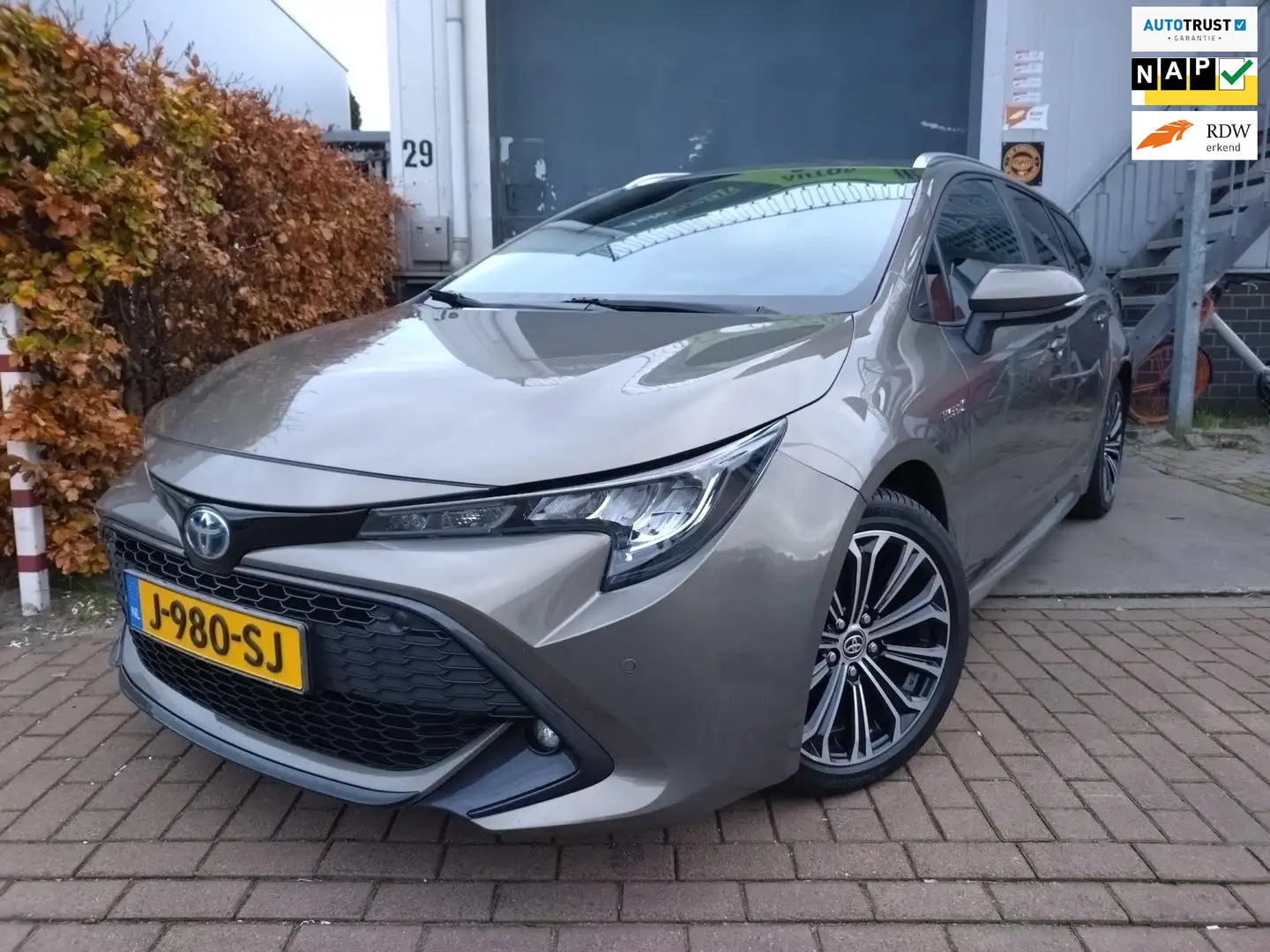 Toyota Corolla Touring Sports 1.8 Hybrid Business Plus lage km st Groen - 1