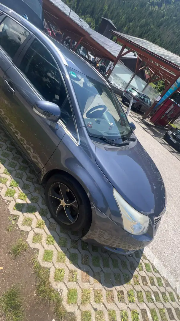 Toyota Avensis - 1