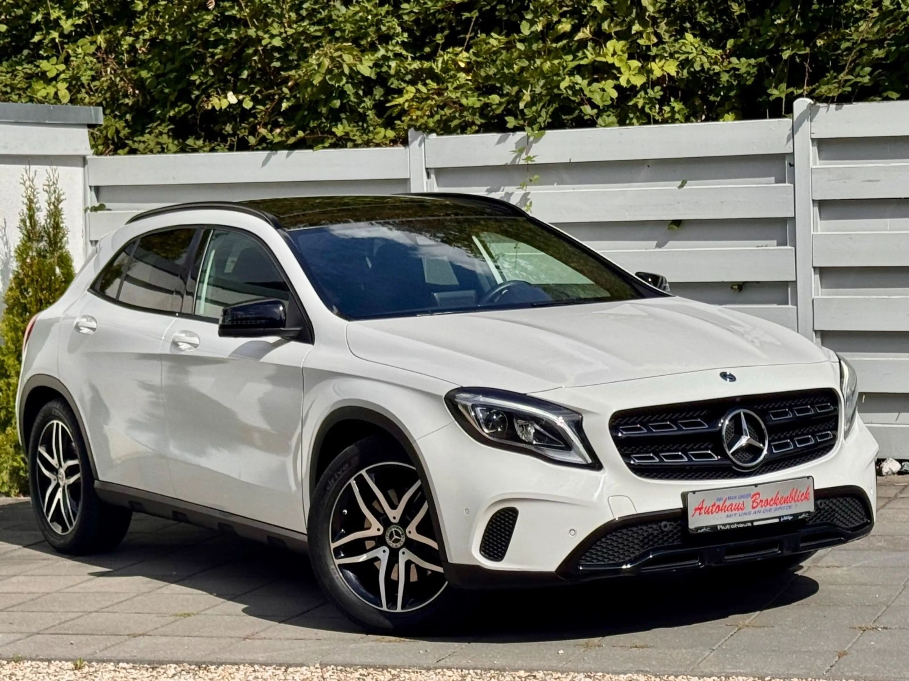 Mercedes-Benz GLA 220 4Matic Urban*Panorama*LED*Garantie