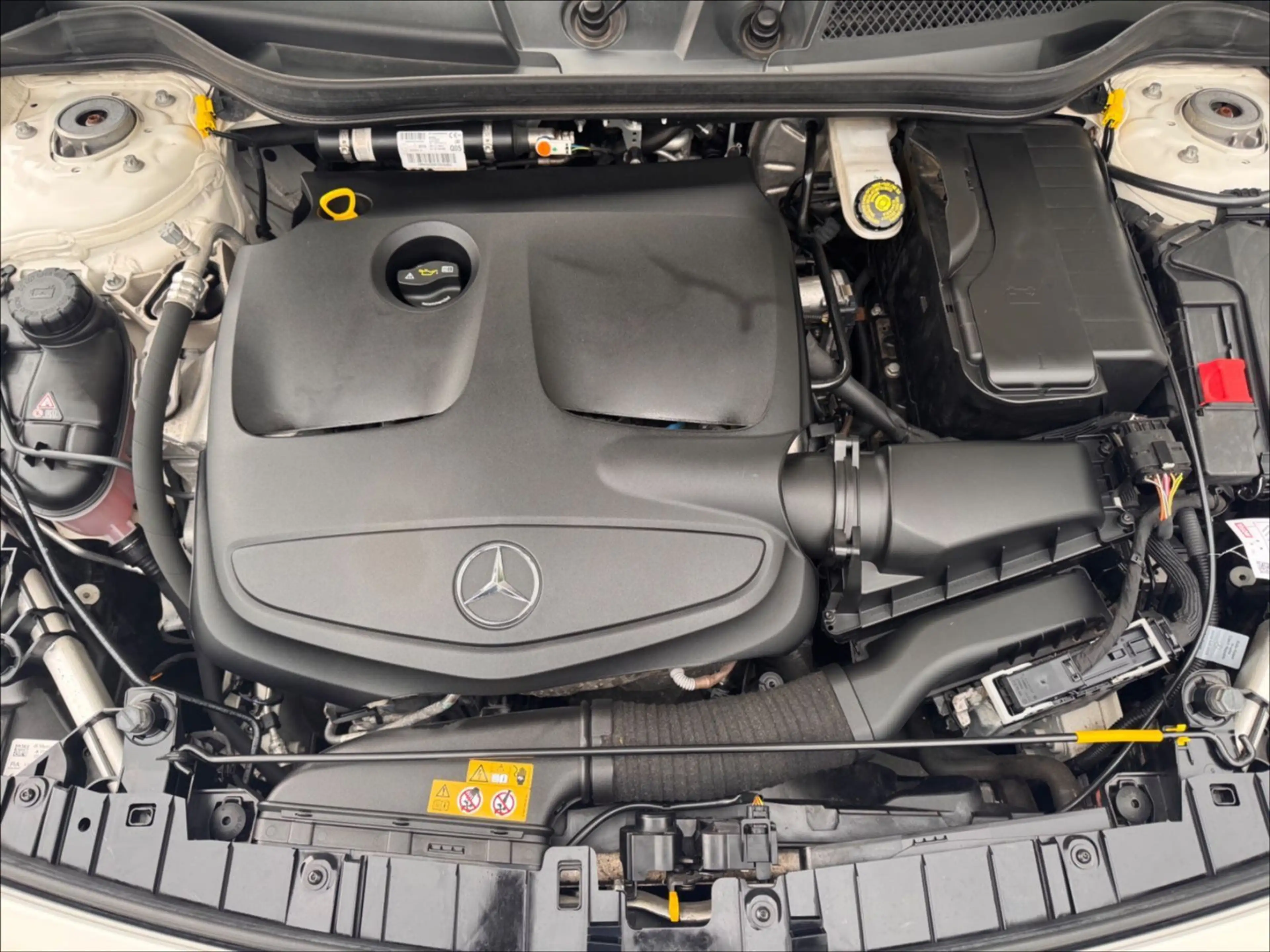 Mercedes-Benz GLA 220 4Matic Urban*Panorama*LED*Garantie — photo 25