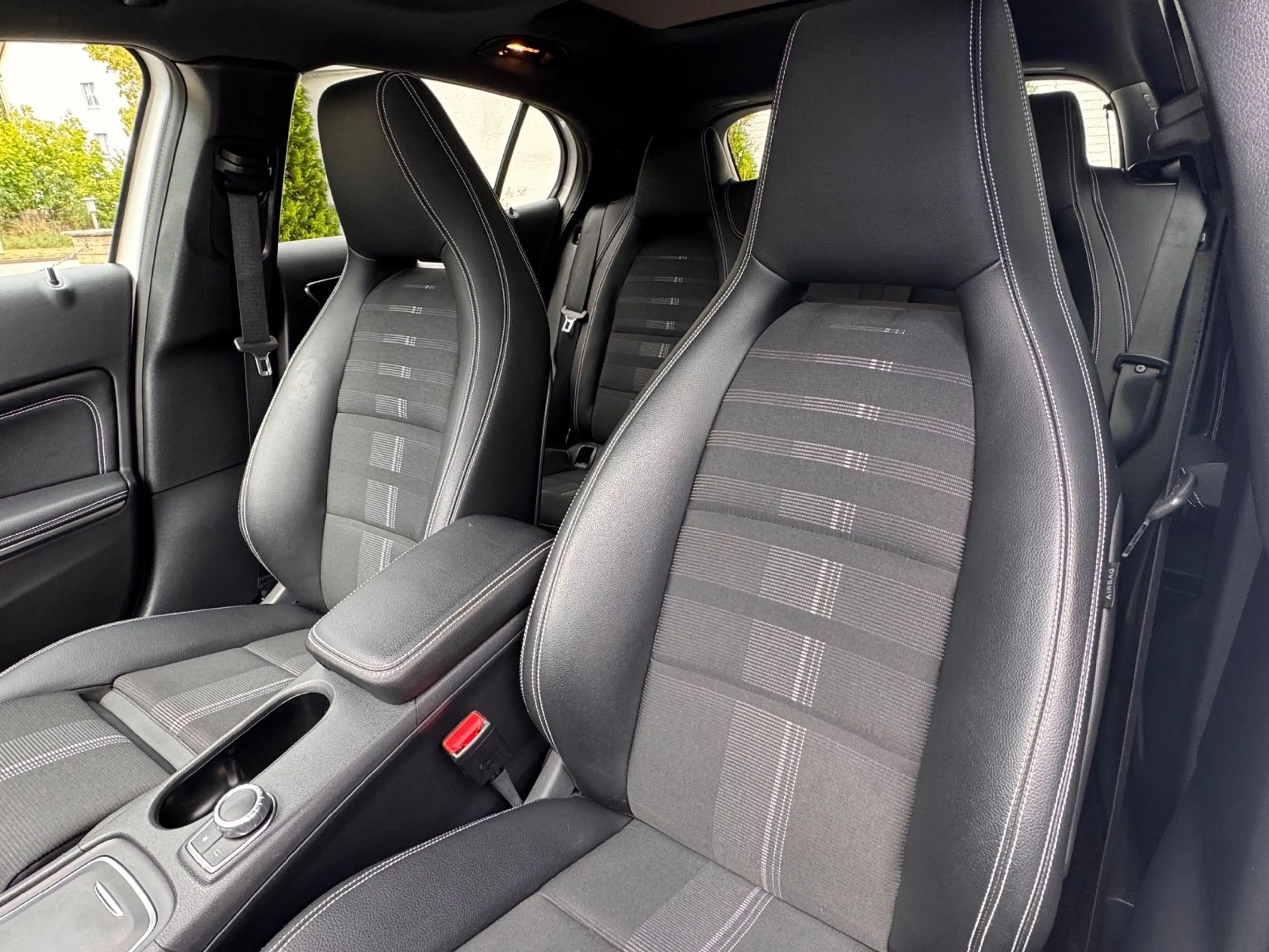 Mercedes-Benz GLA 220 4Matic Urban*Panorama*LED*Garantie — photo 14