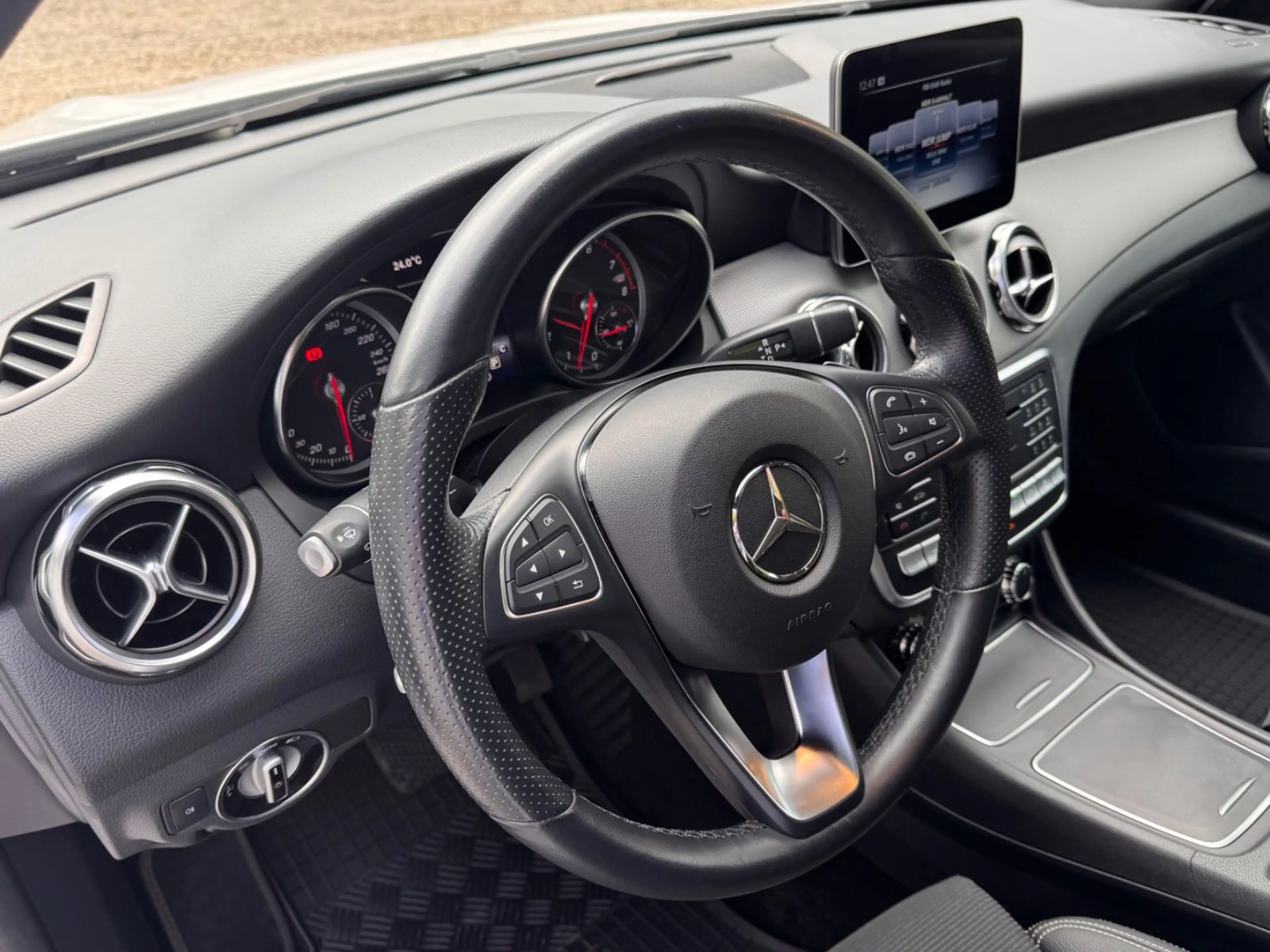 Mercedes-Benz GLA 220 4Matic Urban*Panorama*LED*Garantie — photo 18